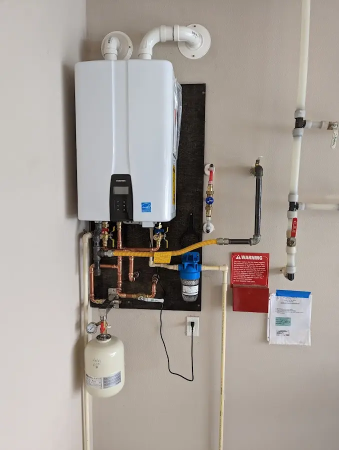 Professional plumber installing copper piping in a Machesney Park home